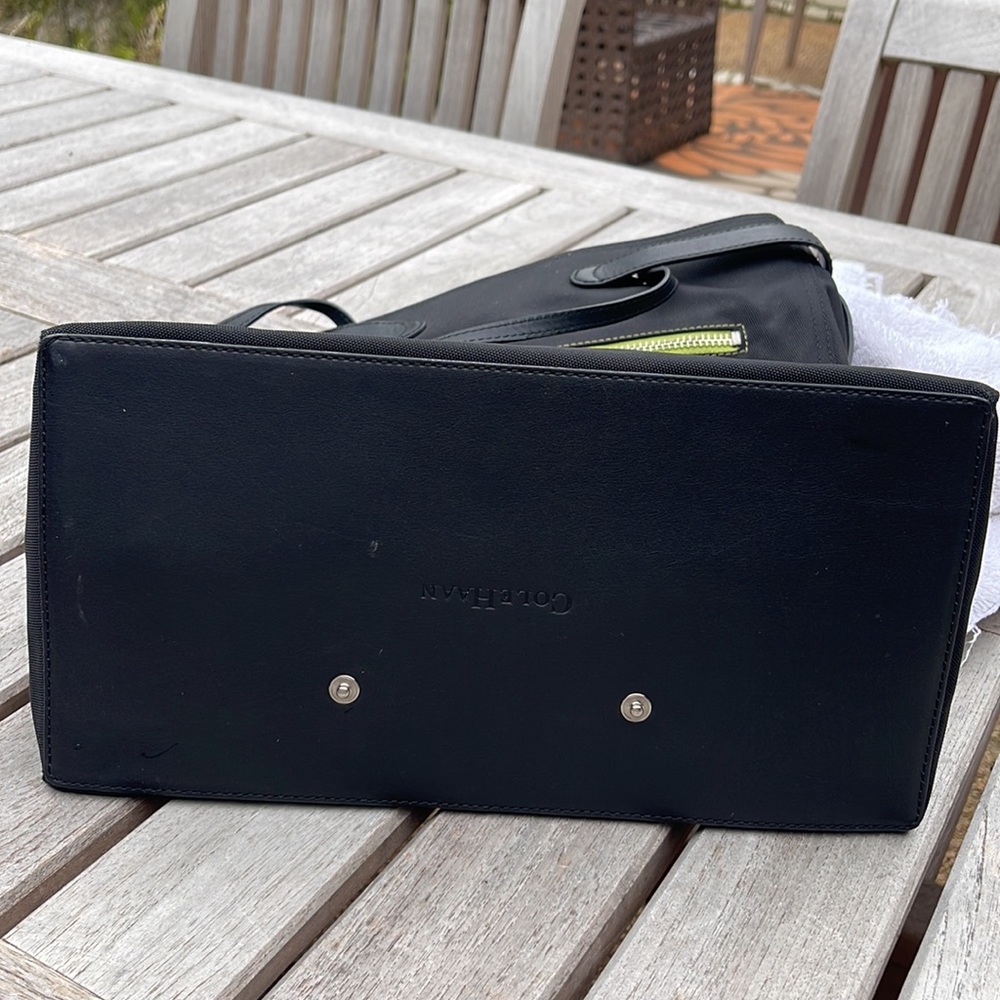 Cole Haan sporty shoulder bag / purse black - Picture 9 of 16